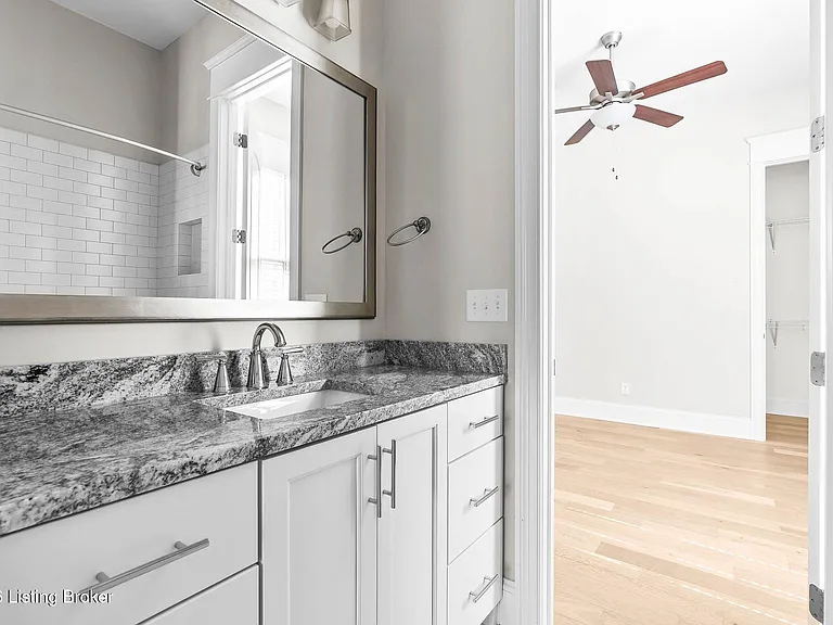 6204 Moonseed St — Photo 37