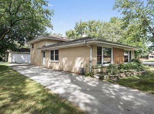 18306 Carpenter St, Homewood, IL 60430