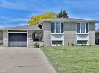 11 Lynwood Dr, Hamilton, ON L8E 3E7