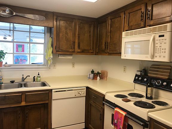 2nd image of 925 Cleveland St Unit 201