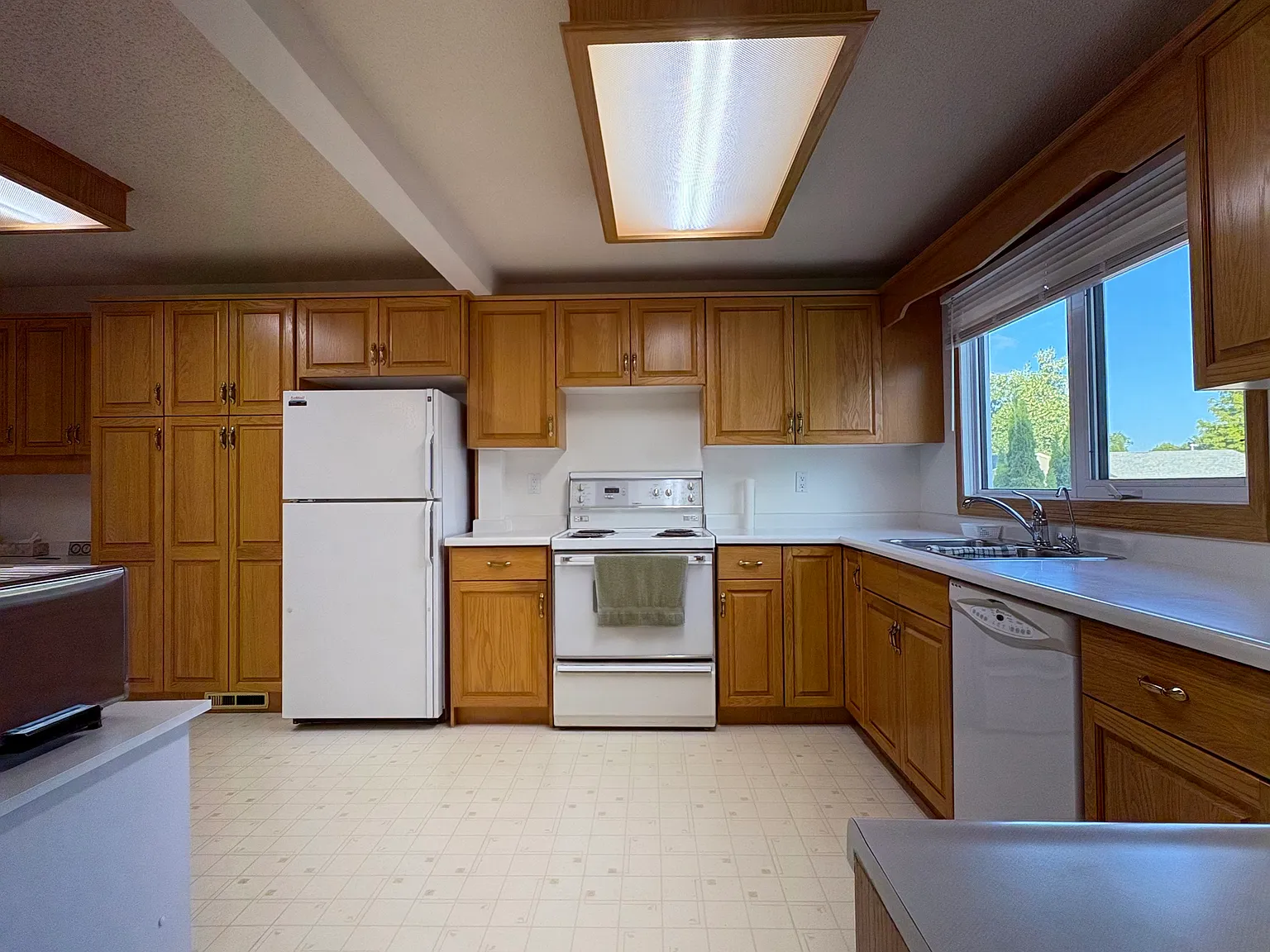376 Wales Avenue - 1 — Photo 2