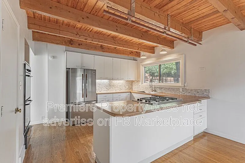 2 bed, 2.0 bath, 2332 sqft, $2,425 — Photo 4