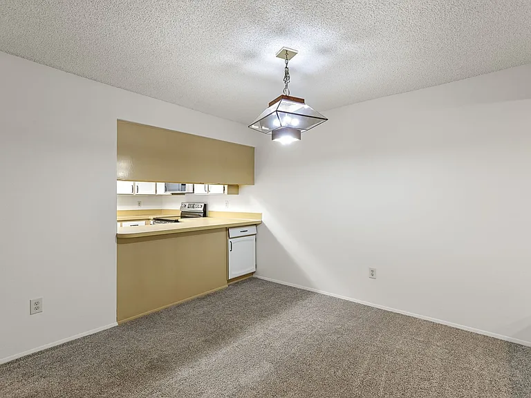 10922 Eastrail #2-34 — Photo 8