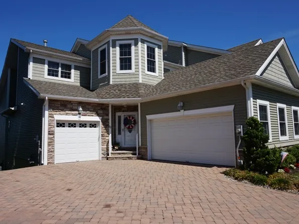 22 Pilot Ln, Staten Island, NY 10309