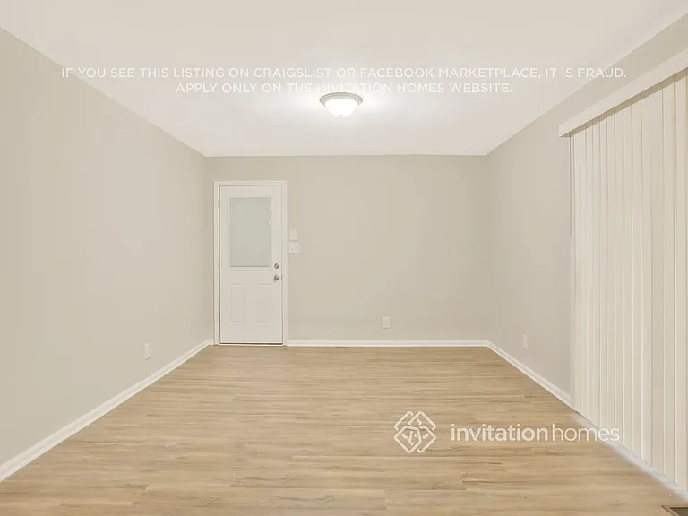 1554 N Columbia Pl — Photo 10