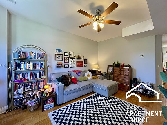 5th image of 3611 W Wolfram St APT 2