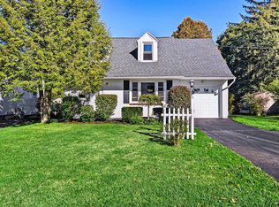 21 Hara Cres, New Hartford, NY 13413