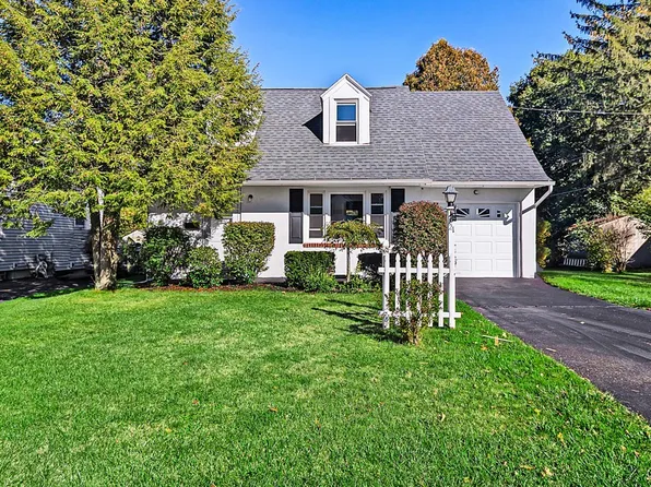 21 Hara Cres, New Hartford, NY 13413