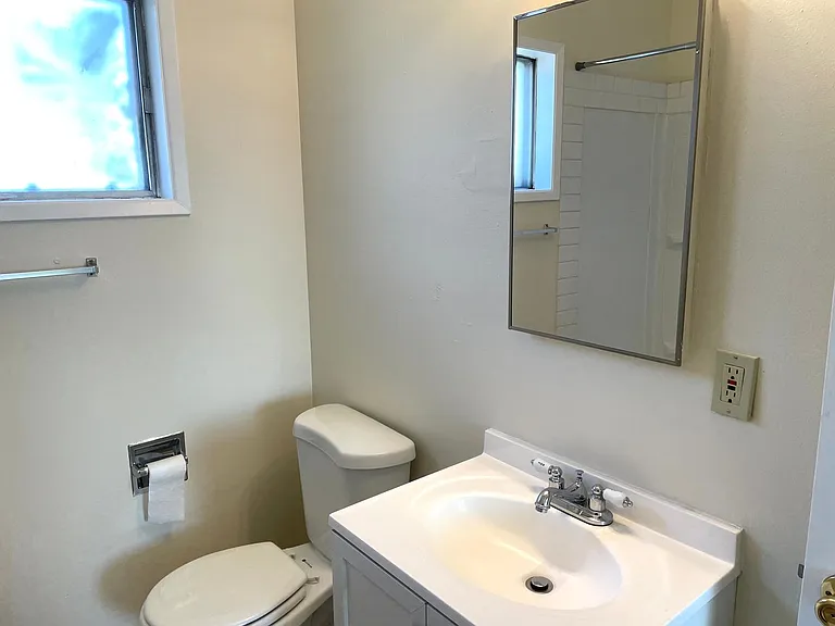 C2402 - Maple Court Apartments — Photo 61