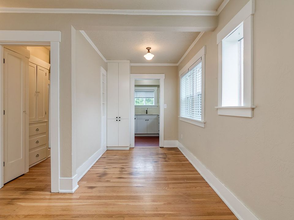 1st image of 1029 NE 31st Ave #0