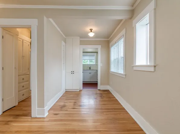 Amazing Vintage 1 Bedroom In Kerns Neighborhood!
