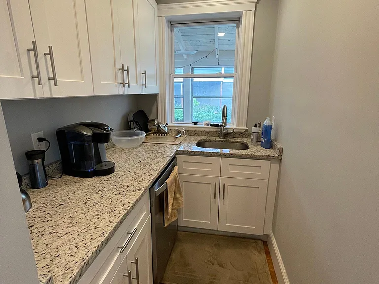 79 Governor Winthrop Rd #2B — Photo 10