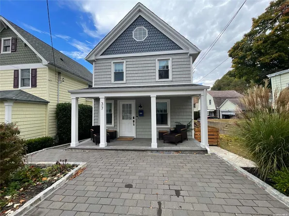 37 Weeks Avenue, Oyster Bay, NY 11771