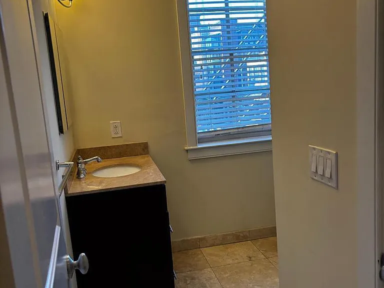 2031 Pine St #302 — Photo 14