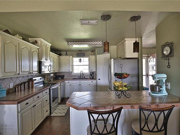 5th image of 165 Parker Dr