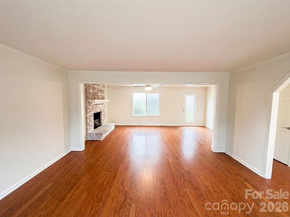 3rd image of 1385 Hunters Crossing Ln