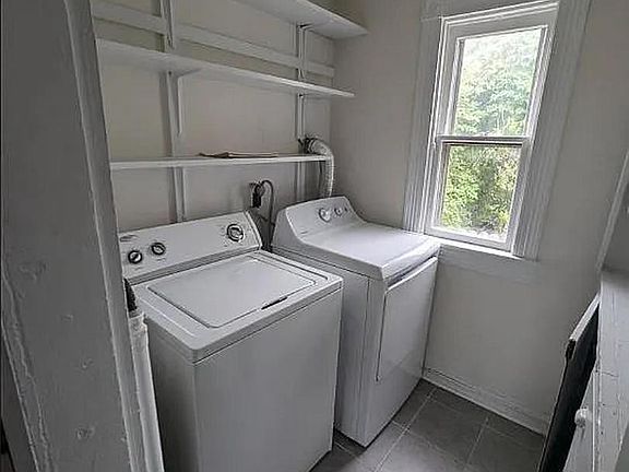 5th image of 401 W Potomac St