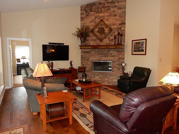 3rd image of 127 Pinehurst Dr