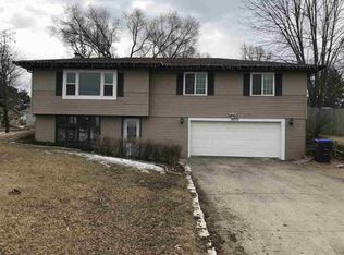2072 Pershing Rd, New London, WI 54961