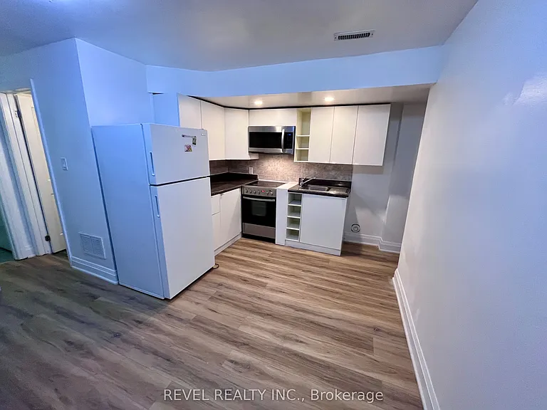 564 Blackthorn Ave #LOWER — Photo 5