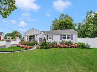 10 Doran Dr, Pawtucket, RI 02861
