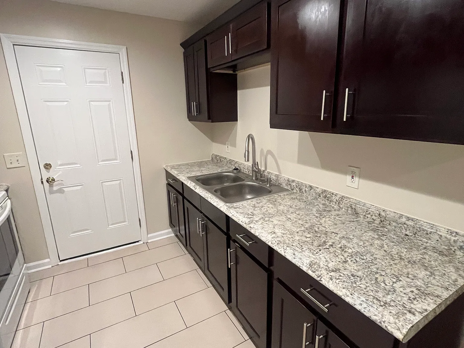 124 Fairfield Ave — Photo 3