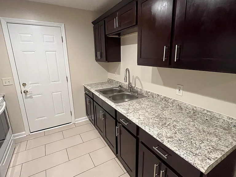 124 Fairfield Ave — Photo 3