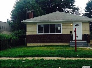 16 Oakland St., Hempstead, NY 11550