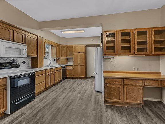 3rd image of 417 1st St NW
