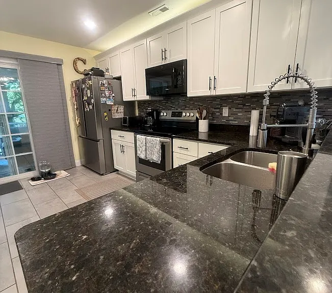 406 Caverly Ln — Photo 21
