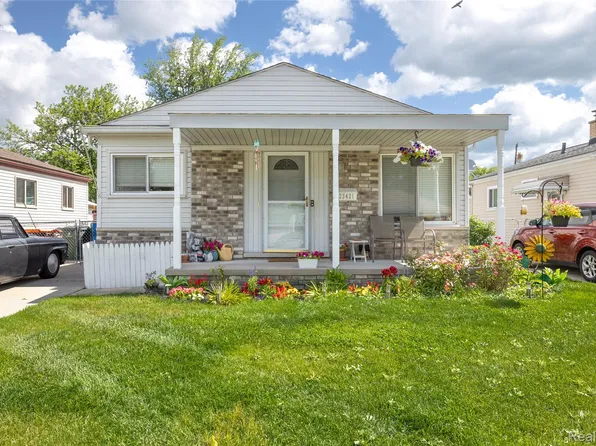23421 Allor St, Saint Clair Shores, MI 48082