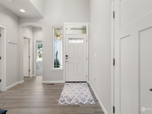 5th image of 703 Natalee Jo Street SE