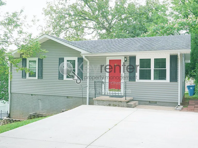 1024 Garnett Ave — Photo 2