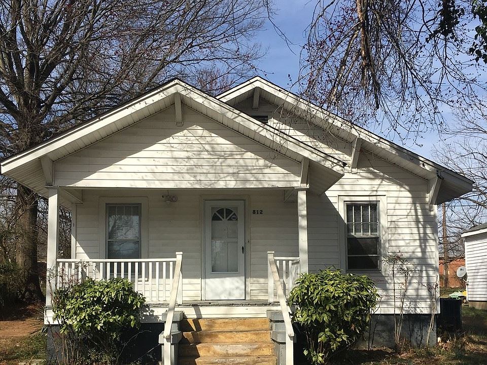 1st image of 812 Rockett St