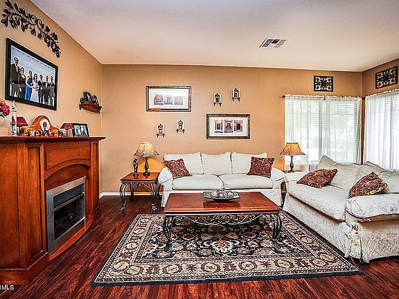5th image of 814 E Heather Dr