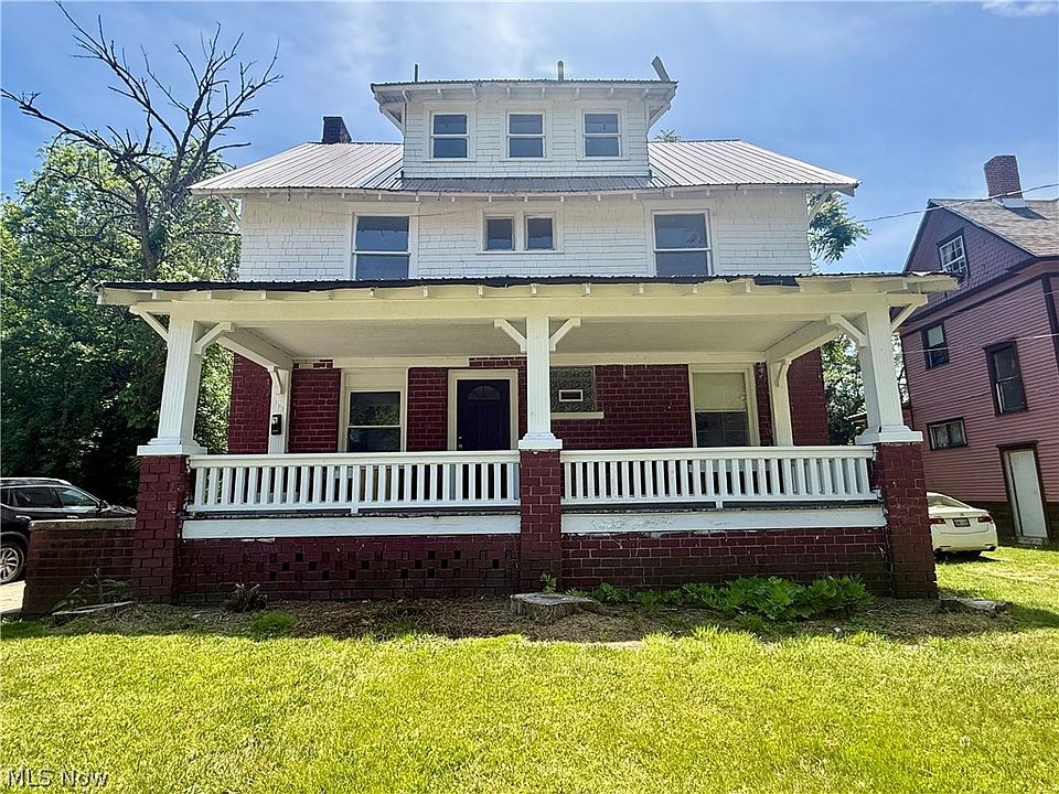 1st image of 399 W Warren Ave