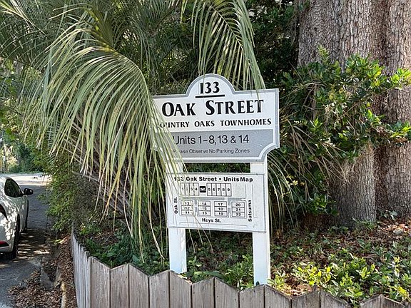 2nd image of 133 Oak St APT 4-1