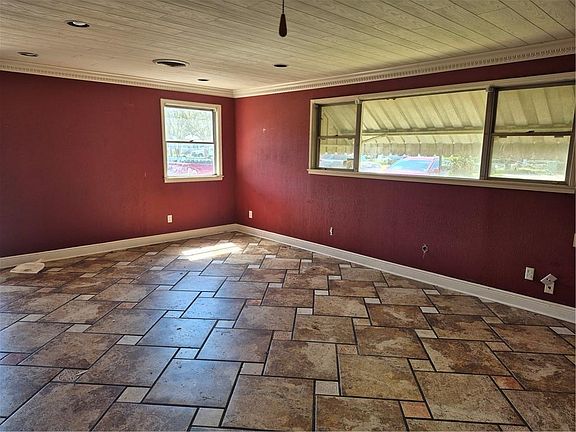 3rd image of 855 Newman Ave