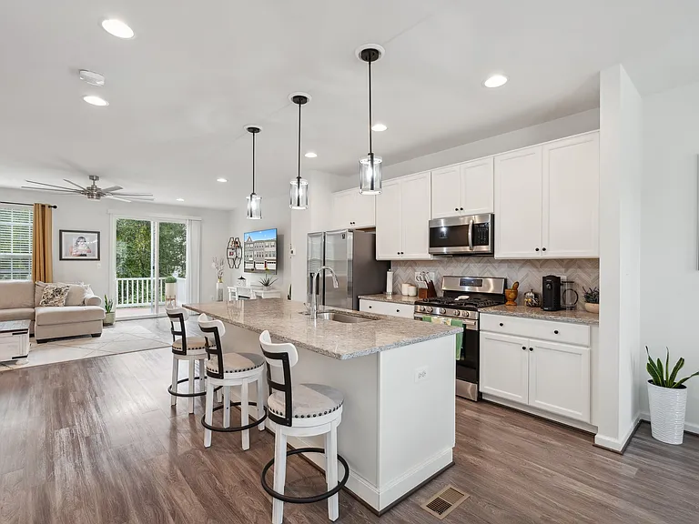 9154 Wyche Knoll Ln — Photo 3