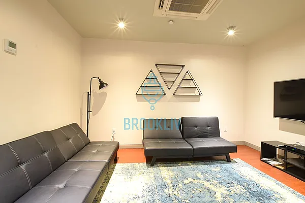 Rented by null | media 9