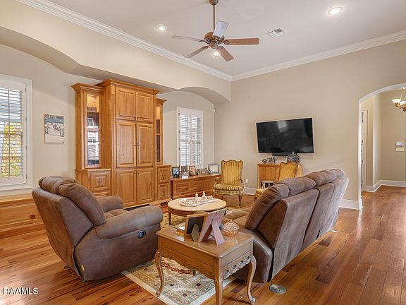 5th image of 127 Woodsboro Dr