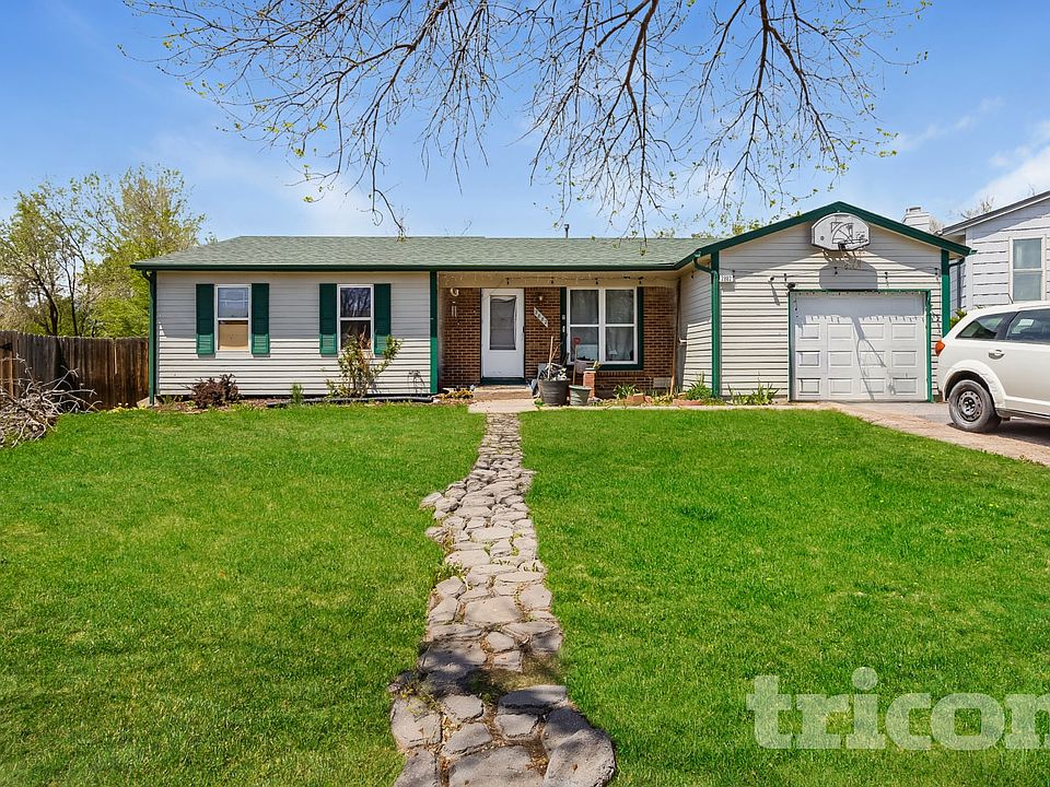 1st image of 2882 Dickens Dr