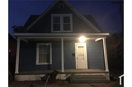 111 E Donald St Photo 1