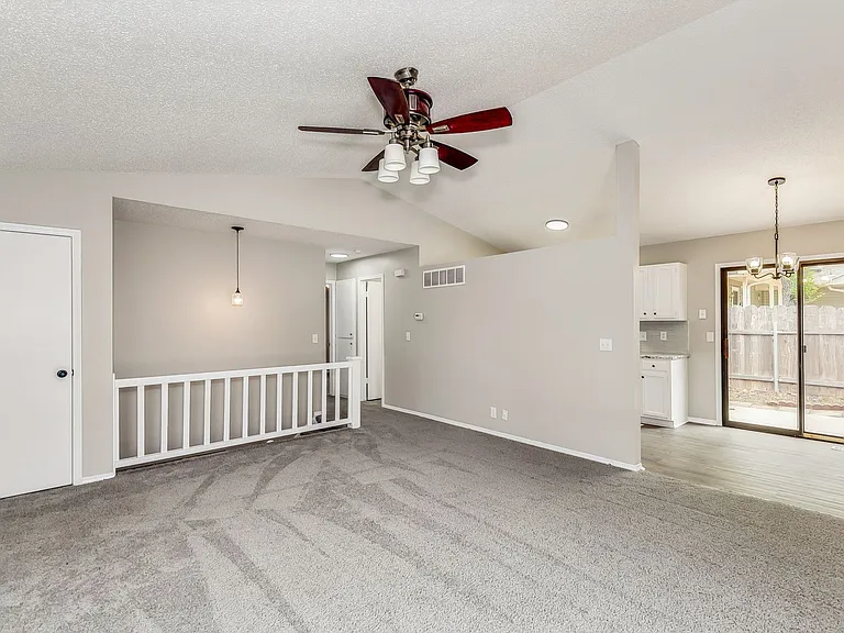 408 S Woodchuck Ln — Photo 2