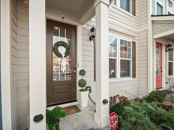 2806 Bedford Green Dr #102, Raleigh, NC 27604