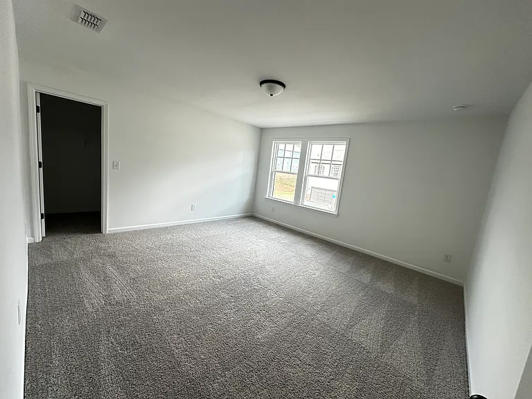 54 Mayfair St — Photo 32