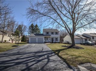 3203 Pineview Dr, Walworth, NY 14568