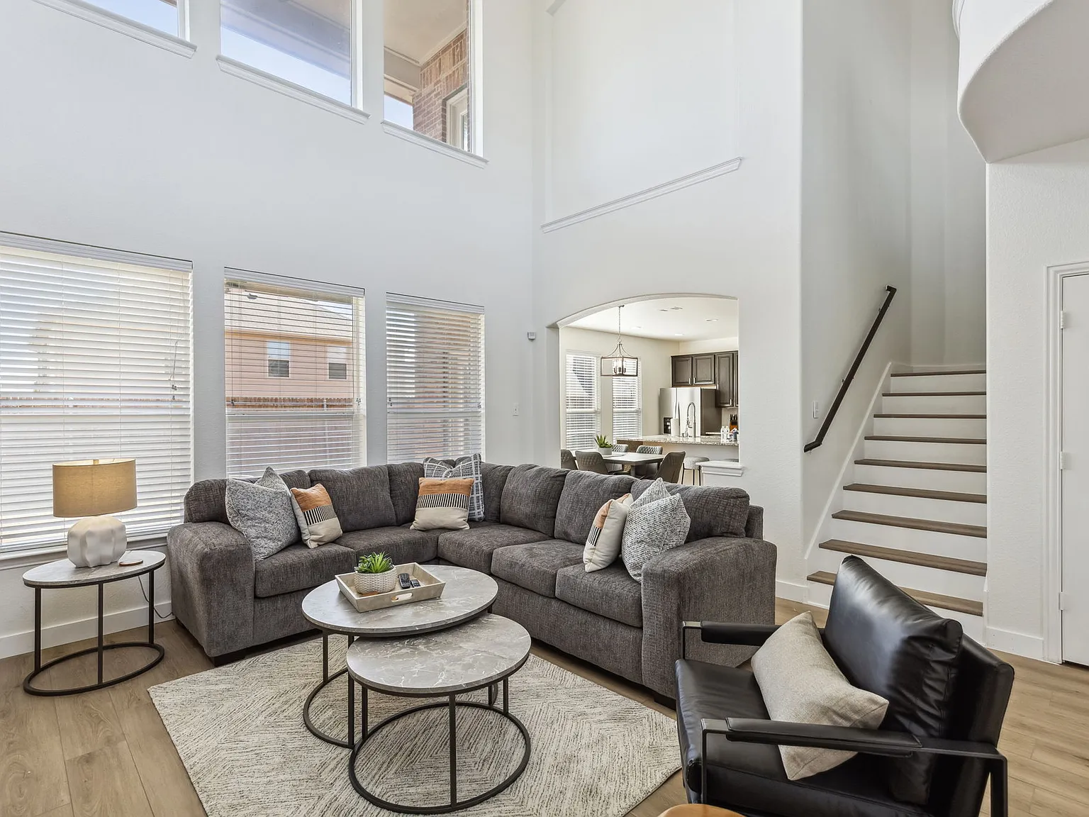 4 bed, 2.5 bath, 2763 sqft, $8,262 — Photo 4