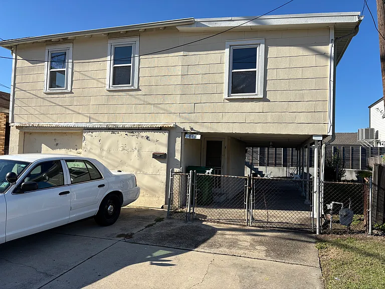 813 Westbank Expy — Photo 3