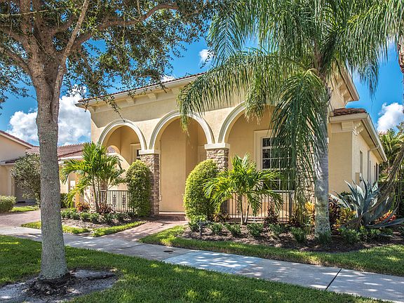 Home For Sale In Pga Village